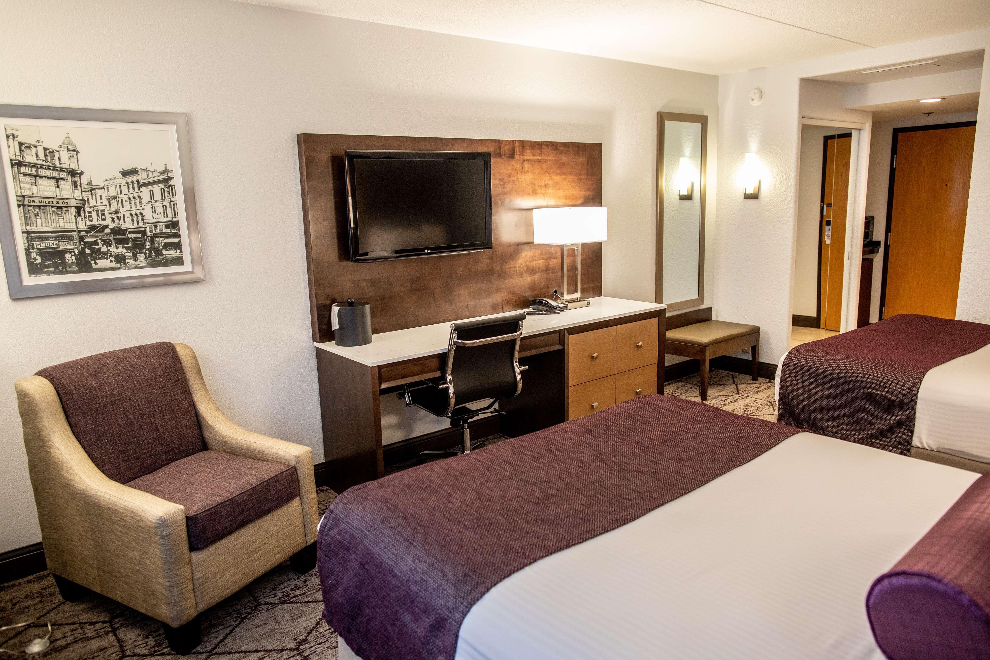 Best Western Plus Longbranch Hotel & Convention Center Cedar Rapids Eksteriør bilde