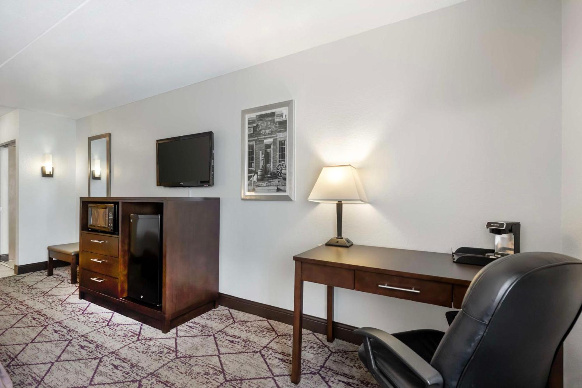 Best Western Plus Longbranch Hotel & Convention Center Cedar Rapids Eksteriør bilde