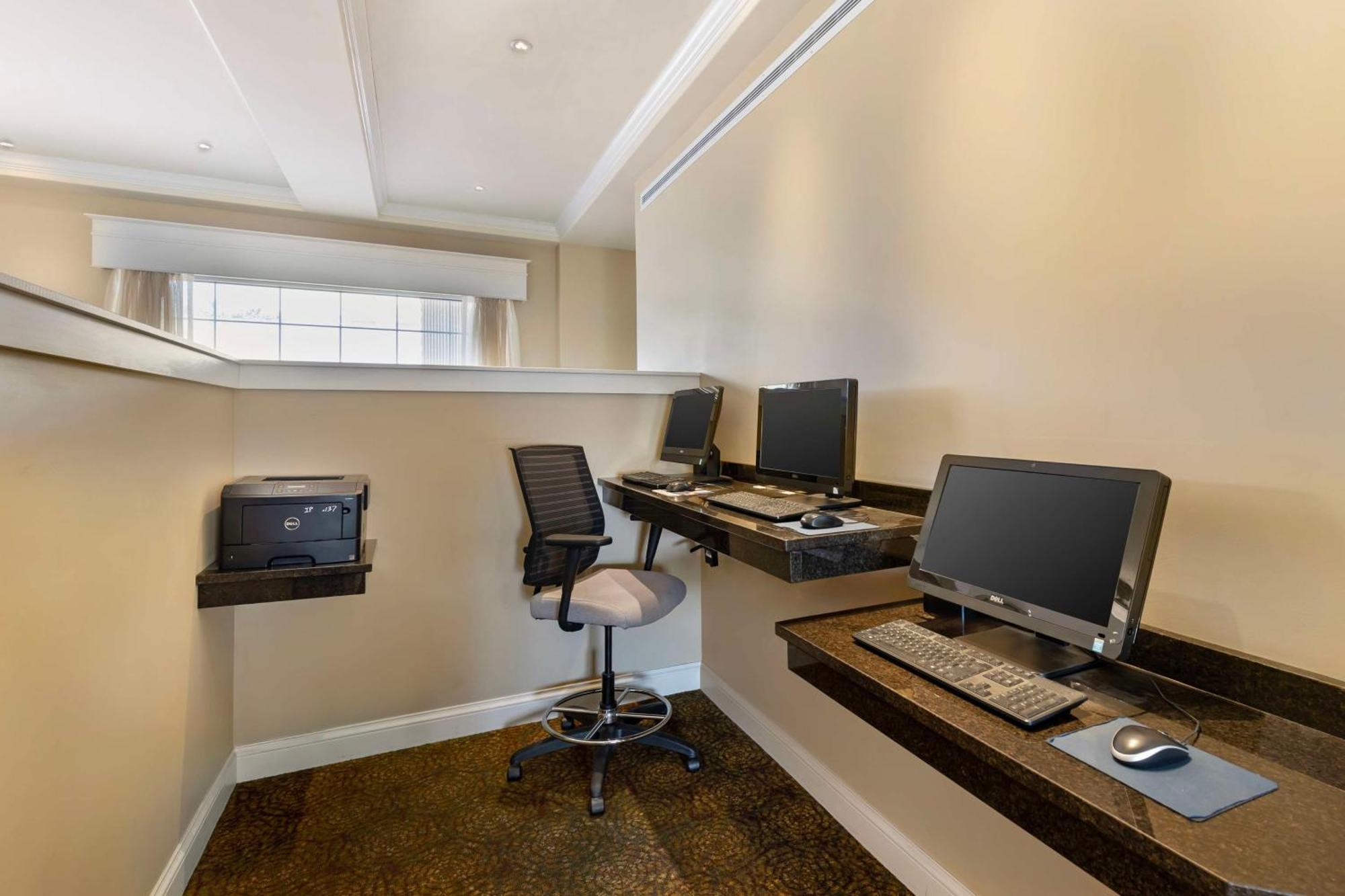 Best Western Plus Longbranch Hotel & Convention Center Cedar Rapids Eksteriør bilde