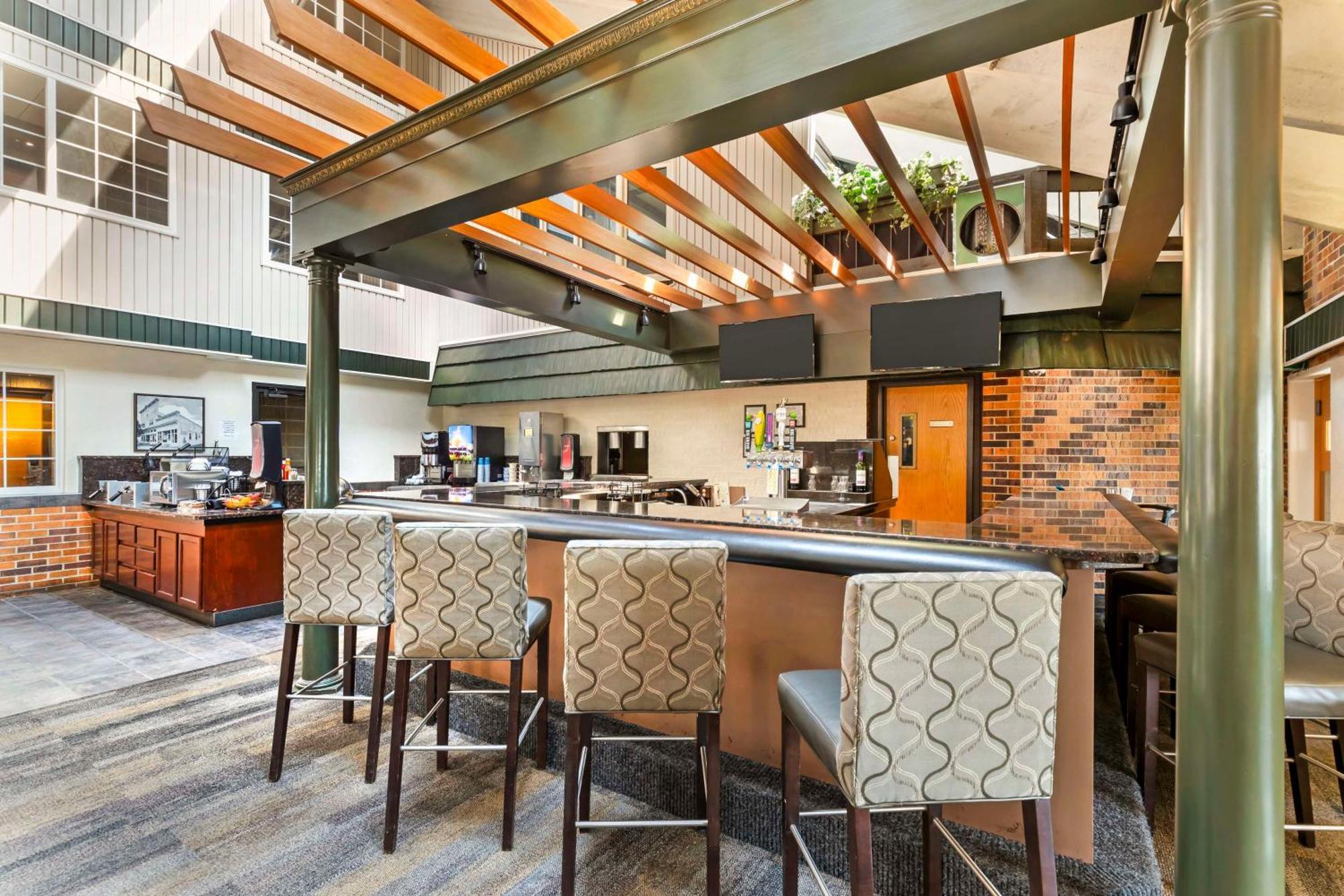 Best Western Plus Longbranch Hotel & Convention Center Cedar Rapids Eksteriør bilde