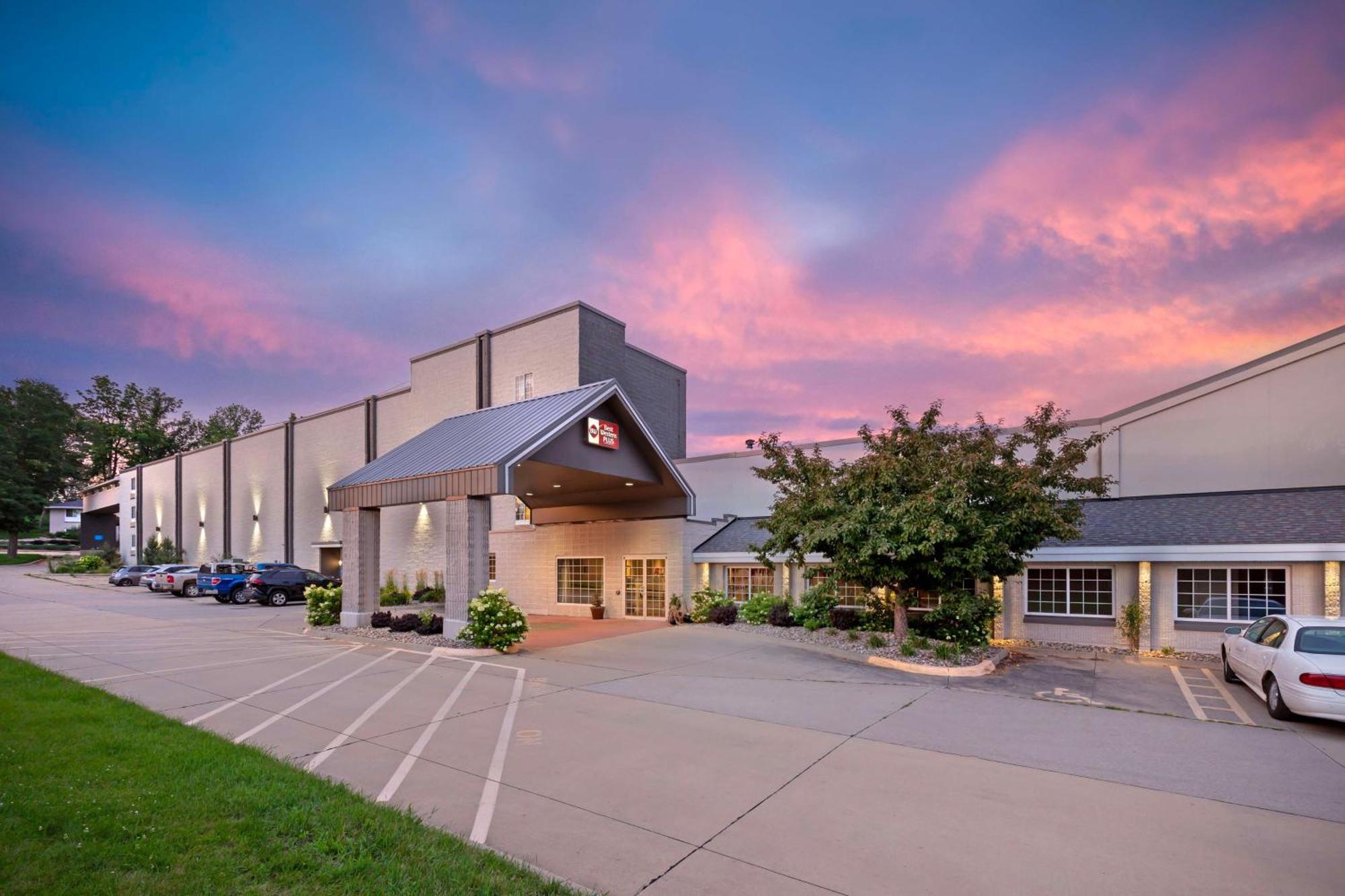 Best Western Plus Longbranch Hotel & Convention Center Cedar Rapids Eksteriør bilde