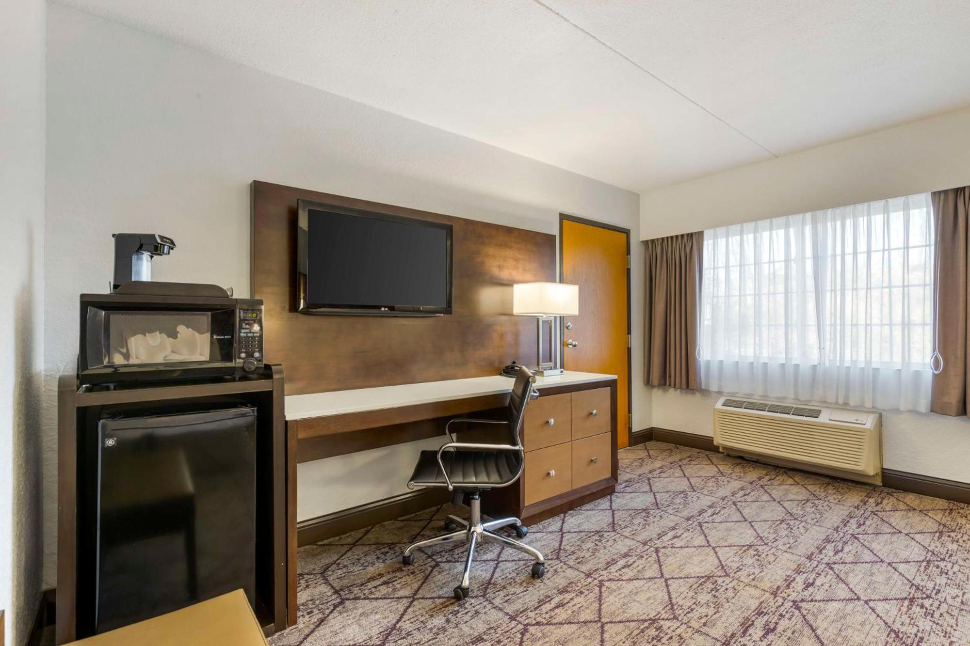 Best Western Plus Longbranch Hotel & Convention Center Cedar Rapids Eksteriør bilde