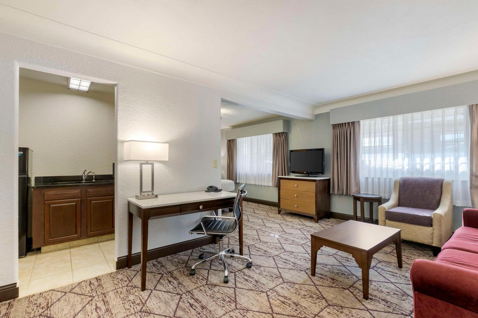 Best Western Plus Longbranch Hotel & Convention Center Cedar Rapids Eksteriør bilde