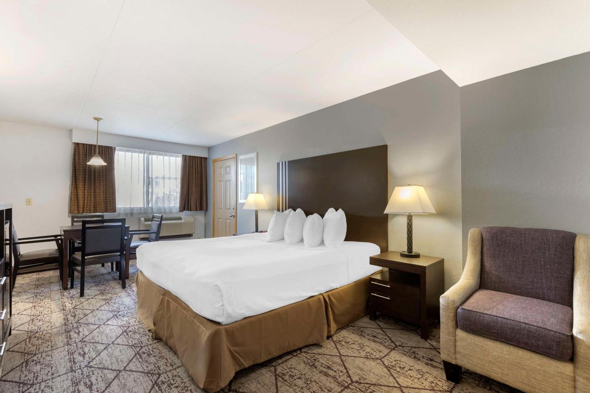 Best Western Plus Longbranch Hotel & Convention Center Cedar Rapids Eksteriør bilde